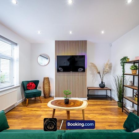 Apartamento Cosy 3-Bed House, Garden & Free Parking In Stretford Mánchester Exterior foto