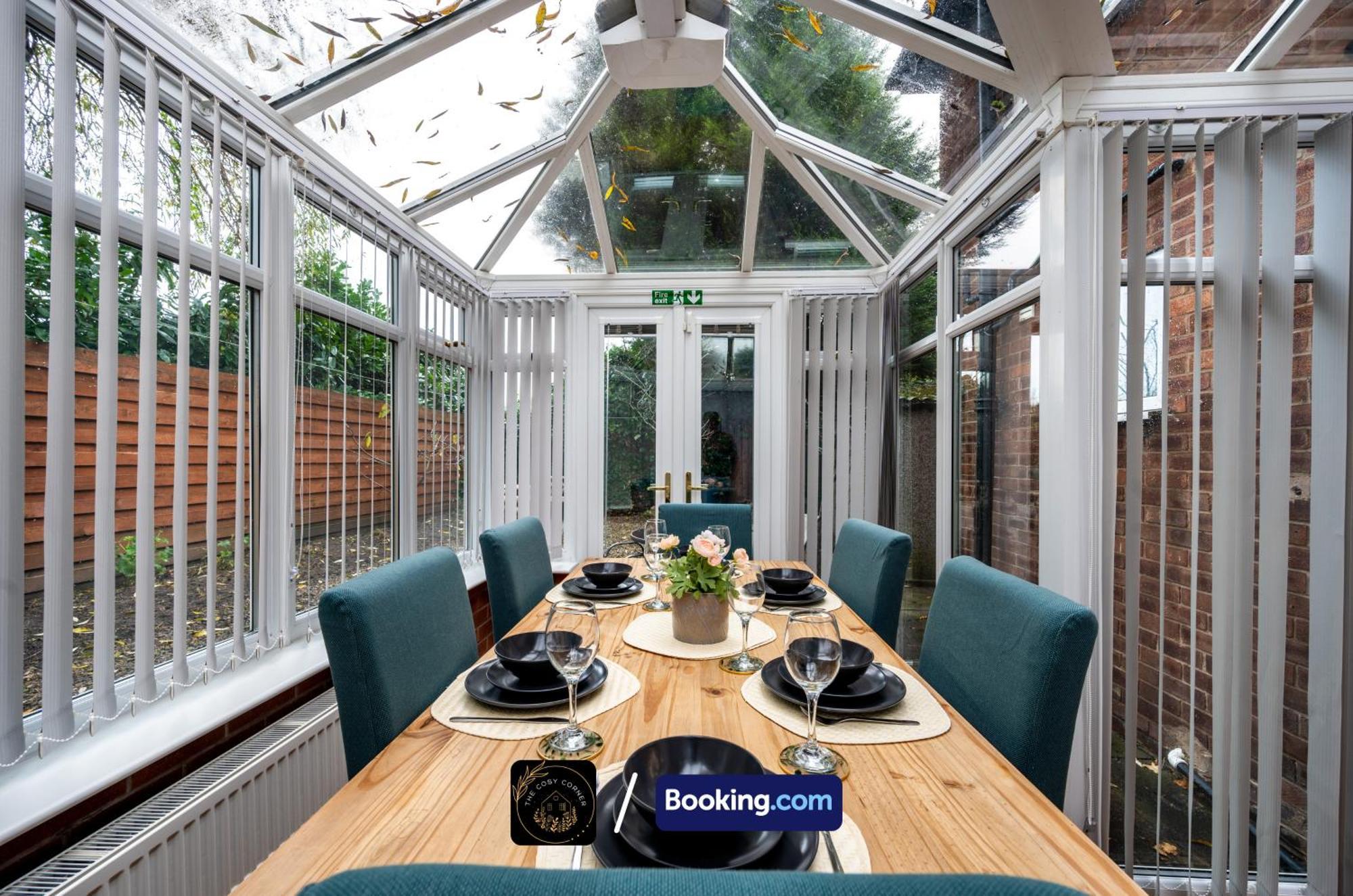 Apartamento Cosy 3-Bed House, Garden & Free Parking In Stretford Mánchester Exterior foto