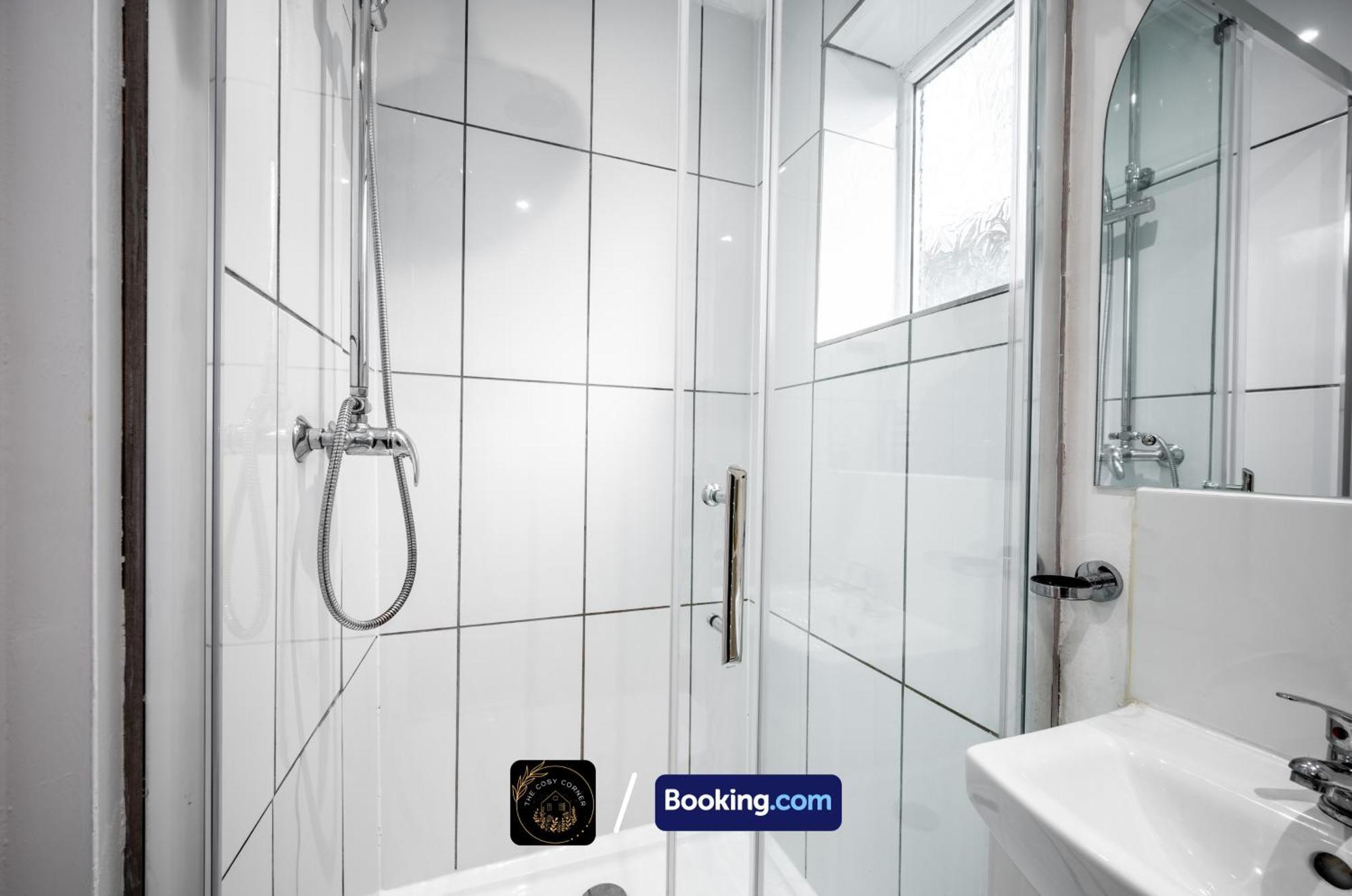 Apartamento Cosy 3-Bed House, Garden & Free Parking In Stretford Mánchester Exterior foto