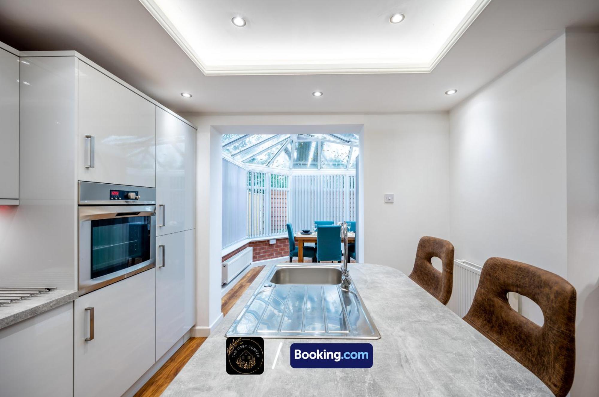 Apartamento Cosy 3-Bed House, Garden & Free Parking In Stretford Mánchester Exterior foto