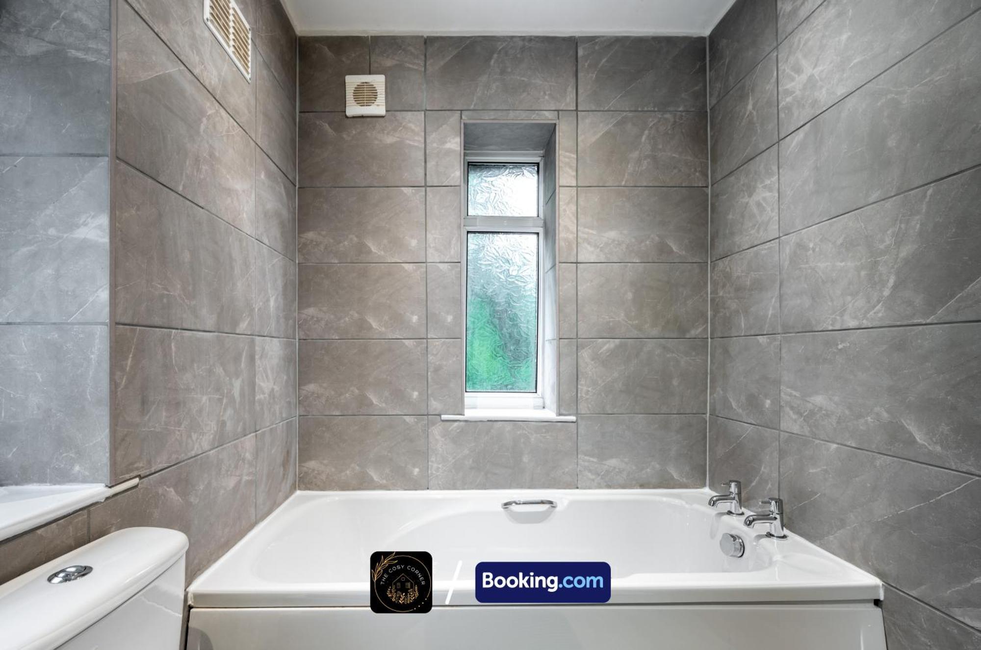 Apartamento Cosy 3-Bed House, Garden & Free Parking In Stretford Mánchester Exterior foto