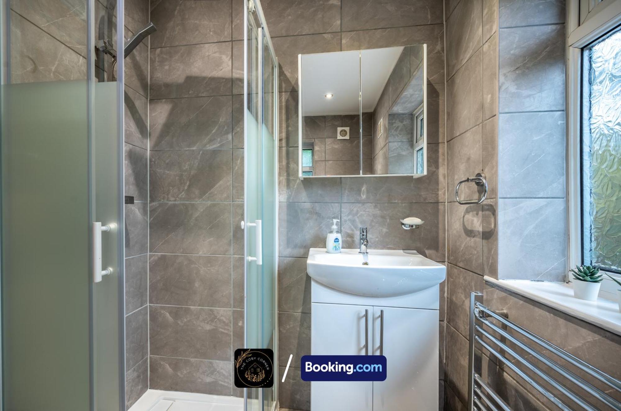 Apartamento Cosy 3-Bed House, Garden & Free Parking In Stretford Mánchester Exterior foto