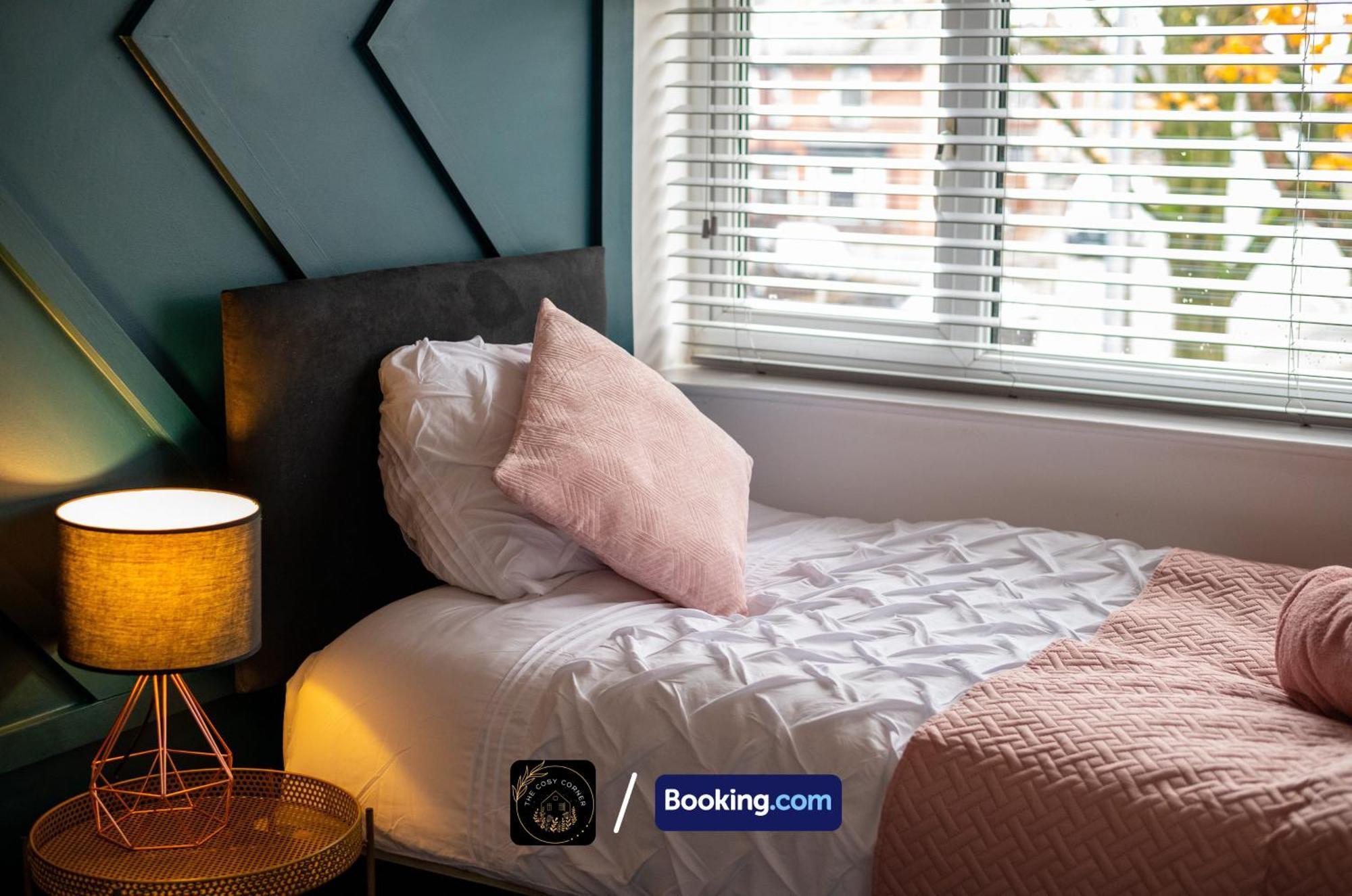 Apartamento Cosy 3-Bed House, Garden & Free Parking In Stretford Mánchester Exterior foto
