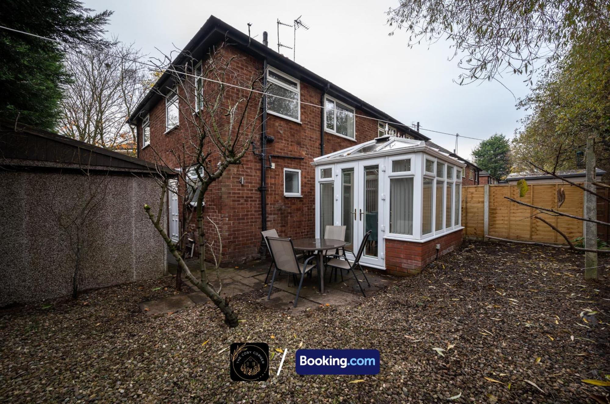 Apartamento Cosy 3-Bed House, Garden & Free Parking In Stretford Mánchester Exterior foto